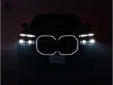 BMWのオートライトは積極的にライトをつけることにより、自車の存在を周囲に向けアピールいたします。それは安全性への配慮でもあります。