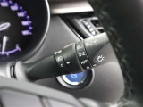 <AUTOライト>周囲の明るさをセンサーでキャッチして、ヘッドライトを自動的に点けてくれる賢い機能です!