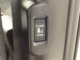 電動スライドドア☆電動スライドドアには挟み込み防止機能が付いています。腕や足・異物を感知すると、動作が停止します。