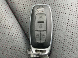 インテリジェントキーです。キーを取り出す事なく、車両のボタン操作だけてドアロック操作やエンジン始動等が可能です。