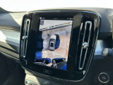 360℃カメラで狭い駐車場なども安心して駐車できます。