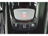 パーキングブレーキは便利な電動式!ボタン一つで操作でき、アクセルを踏めば自動で解除されます、レバーやペダルが無いので運転席廻りもすっきりしますね