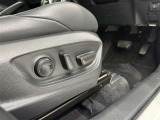 パワーシート搭載。微妙な調整が手軽にでき、ピッタリのポジションで運転することが可能です。