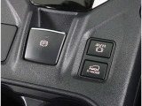 私どもの認定中古車は、お客様に気持ちよくお乗りいただくために、独自のクリーニング基準を設定し、内装から外装、エンジンルームに至るまで、しっかりクリーニングをしておりますので、快適にお乗りいただけます。
