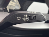 雨天時でも視界を確保し、安全運転をサポート。自動ワイパー機能も搭載し、状況に合わせて最適な作動をします。