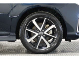 シャープなハンドリングに貢献する☆純正アルミホイール☆ボディーにもとても良く合います☆☆☆