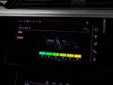 車内のインテリアライトをドライブシーンに合わせてチェンジできるマルチカラーアンビエントライトが装備されております。夜間のドライブが楽しくなること間違いございません。