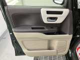 パワーウィンドウのスイッチですよ。運転席に居ながら窓を開け閉めのコントロールできます。