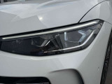 周囲の状況を常に監視し、多数のLEDを個別に自動コントロール。対向車や先行車の部分だけを巧みに遮光するため、眩しさを与えずにハイビームの明るさをキープ。夜間走行の安心感が劇的に変わります!