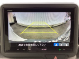 カラービジョンとガイド線で見やすい視点切替式のバックモニター。