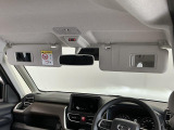 【サンバイザー】車内で身だしなみを整えるためのバニティミラー付き♪お化粧直しや髪型のチェックに活用できます。
