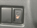 【シートヒーター】寒い日に重宝するシートヒーター!エアコンより早く温まってくれるので寒がりの人も安心ですね♪エアコンの温風は乾燥するから苦手、という方にもをおすすめです。