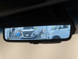 デジタルインナーミラー付き。後方視野角が広く、後席に同乗者がいても後方を確認しやすく安心です。