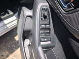 パワーウィンドウです!運転席でラクラク操作できます。