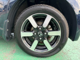 純正アルミホイール付いてます!車の軽量化に繋がることは勿論、見た目の印象が違いますよね♪