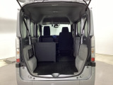 コンパクトボディーなのに、荷室はこんなに広々!たくさん荷物が積めますよ。