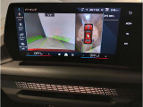 【バックモニター】&rdquo;R&rdquo;レンジにシフトチェンジして頂くとバックカメラとセンサーが起動し駐停車時の運転をサポートします。