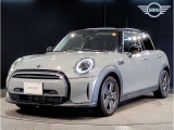 フロントタイヤより前の重量をなくし、車の運動性能を高めております。フロントタイヤから鼻先までが短いため、数値にてあらわれる「最小回転半径」より、小回りが利くことを実感いただけると思います。