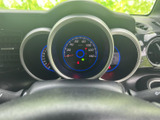 スタイリッシュなデザインと見やすい表示で、運転に必要な情報を一目で確認できます。視認性の高いメーターで、安全運転をサポートします。