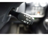 【クル-ズコントロ-ル】・・・高速道路などで一定速度でのクルージングが可能。 余分なアクセル操作を減らし、ドライバーの負担を軽減。 燃費の向上にも貢献します。