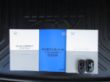 カギをバッグやポケットに入れたままでもドアロックの開閉やエンジン始動ができる『スマートキー』付き!暗くなってもキー穴を捜す必要が無くとっても便利ですから人気の装備です!