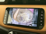 停車時にテレビを楽しめます。移動中の視聴を推奨するものではありません。ご家族で楽しいひとときを過ごせるでしょう。