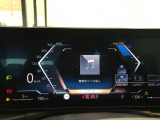BMWのメーターパネルは選曲や、ラジオのチャンネルなども表示可能です。運転中に目線が泳ぐことなく、安全で疲れにくいです。