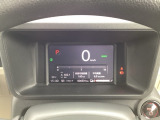 マルチインフォメーションディスプレイです。燃費や走行距離が分かり、半ドアなど車に異常がある際に警告してくれます。車に乗る楽しみが増えますね。