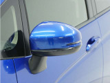 ◆ドアミラーウインカー◆ドアミラーにウインカーを装備しています。対向車に自身の進行方向を合図し安全に運転できます。
