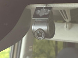 【ドライブレコーダー】ドライブレコーダー装備!走行中はもちろん、あおり運転や事故に遭遇した際、映像で記録し、万一のリスクに備えます。※記録用SDカードはお客様ご自身でご準備いただく必要があります。