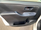 エンジンルームも綺麗に洗浄してから納車致します。普段あまり見ることが無い箇所だからこそ綺麗だと感動しますよね(*&acute;▽`*)