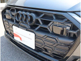 Audi正規ディーラーが高品質をお約束。高度な訓練・教育を受けたAudi専任メカニックが、100項目にもおよぶ精密な点検を実施。すべてクリアしたAudi車だけ、あなたのお手元に届けられるのです