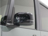 ◆ドアミラーウインカー◆ドアミラーにウインカーを装備しています。対向車に自身の進行方向を合図し安全に運転できます。