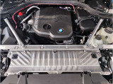 【BMWエンジン】革新的なガソリン・エンジン・テクノロジーによる高性能かつ高効率。レスポンスの良いパワーを発揮。常にスムーズな吸気を実現しアクセル開度にダイレクトに反応しドライビングを楽しく演出。