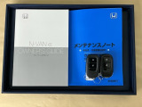 メンテナンスノート【点検整備記録簿・保証書】、取説も揃ってます。スマートキーはバッグなどにしまったままボタン操作でエンジンの始動・停止ができて大変便利です