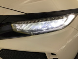 【LEDヘッドライト】が装備されています。夜間走行時や雨の日に明るく安全に前方を照らすことが出来ます。対向車からも見えやすいので相手に接近を知らせることも出来ます。
