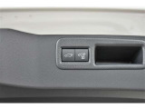 ワンタッチでバックドアが開閉。便利なパワーバックドア付きです。