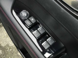 パワーウインド・電動格納付きドアミラースイッチは、ドアに集中☆