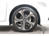 純正のアルミホイールが足元を飾ります!タイヤサイズは225/45R18 になります。