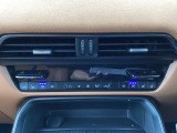 暑い夏の時期にとっても快適なシートベンチレーションを装備!シート内部に取り付けられたファンでシートの表面を換気して、涼しくしてくれます。