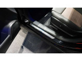 メルセデスジャパンが定めるサーティファイドカー(認定中古車)として登録を致しますので、納車時にはタイヤやバッテリー等も規定以下の数値であれば、整備代金を頂かず、無償で交換となります。ご安心下さい。