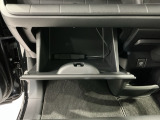 専門業者にて内外装のクリーニングを実施しております!