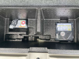 トランク収納ボックスにパンク修理キット装備