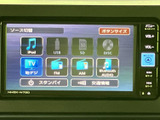 多彩なメディアに対応し、お好みの音楽やコンテンツを楽しめます。ドライブ中の気分転換に、豊富なエンターテイメントをお届けします。