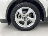 純正アルミホイールが車の雰囲気を引き立てますね!