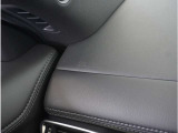 【助手席エアバッグ】助手席エアバッグが付いてます。助手席の搭乗者を万が一の事故の際に衝撃から体を守ってくれます。