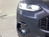 LEDヘッドライトです。蛍光灯のような明るさが特徴で広い範囲を明るく照らしてくれます。光量が大きいので暗い場所での視認性が上がります。また寿命が長く、消費電力も少ないので経済的です。