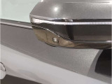 【BMWミラー】視認性の高いスタイリッシュなミラー。自動防眩機能も付いており夜間のドライビングをサポートします。