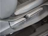 ◆シートハイトアジャスター◆運転席を上下に高さ調節ができます!運転ポジションを体格に合わせてシート調整できます。