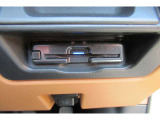 スッキリ運転席右下にっ収納されたETC搭載です。